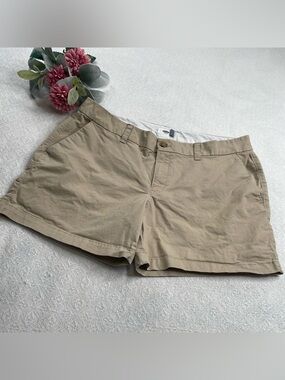 Old Navy Khaki Women's Chino Shorts
Size 10~ Summer Casual